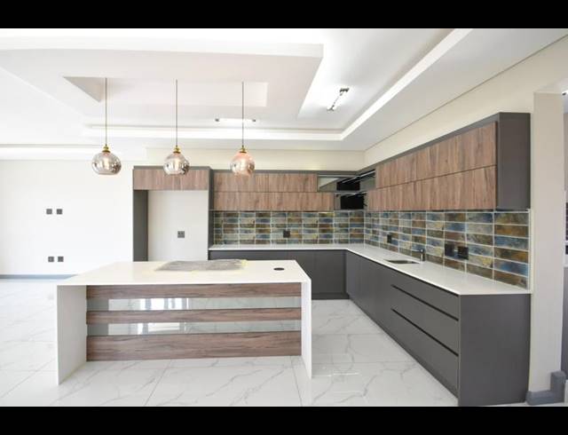 5 BEDROOM HOUSE FOR SALE IN FOUNTAINBROOK ESTATE